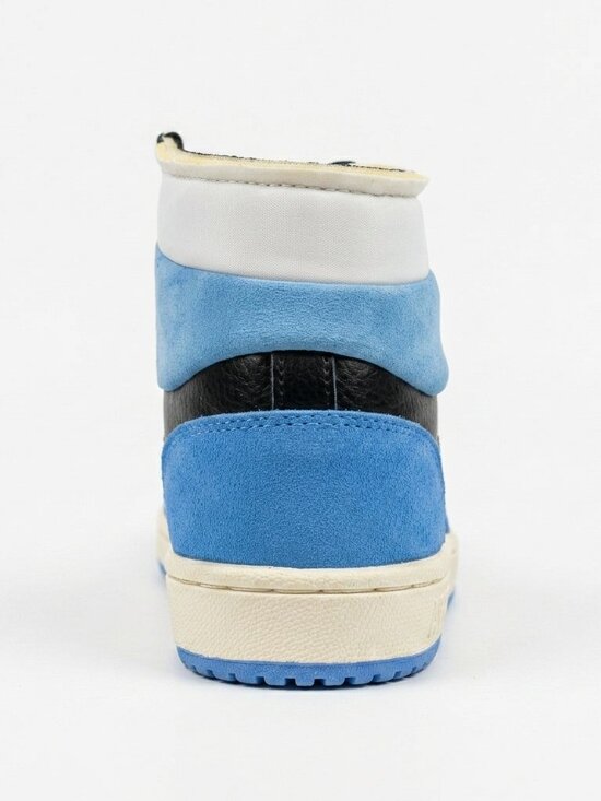 Athletic_Shoes